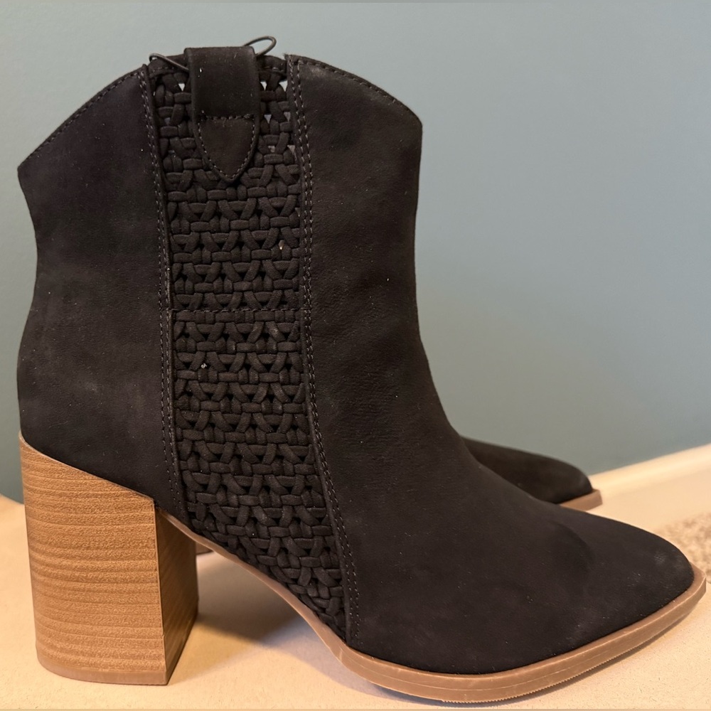 Torrid Lattice Heeled Western Booties NWT
